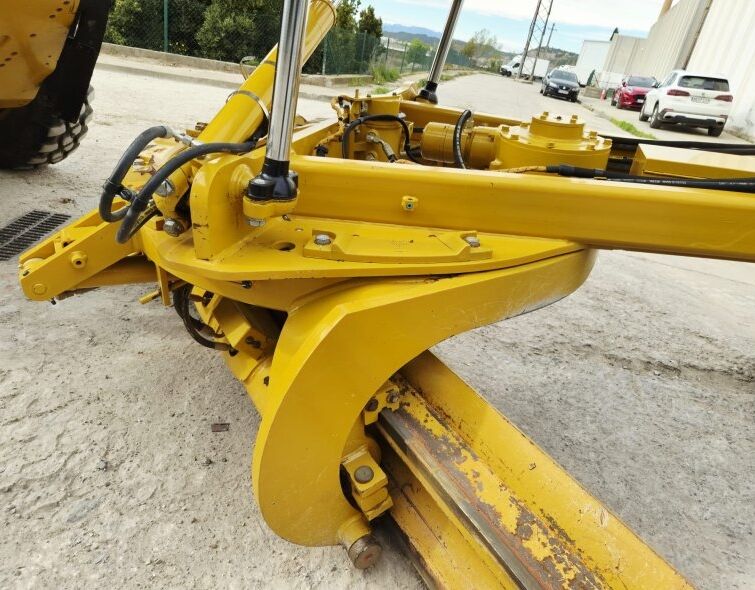 CATERPILLAR  140 AWD ***IMPECABLE***